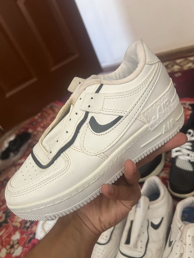 Продам новые кроссовки Nike (разные размеры)