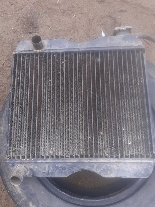 Радиатор автомобиля москвич