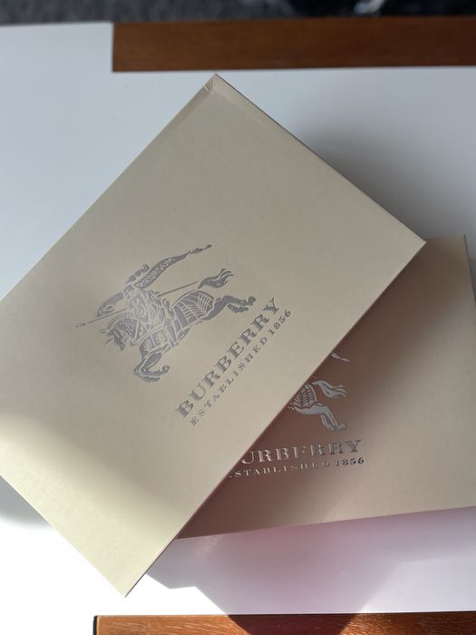 Кашмирен шал в кутия перфектен за подарък *Burb*erry**