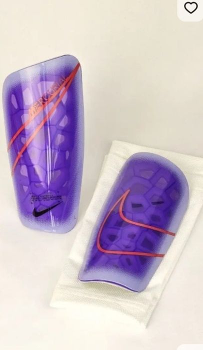 продам щитки на фото новые,гетры на фоте продано