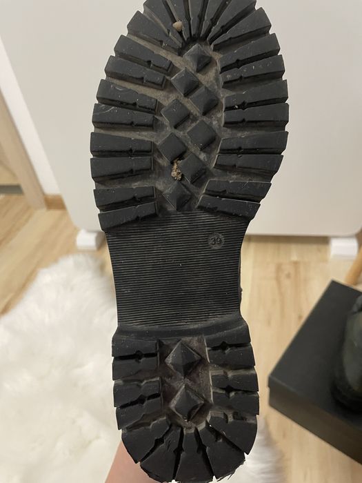 Ghete din piele Dasha
