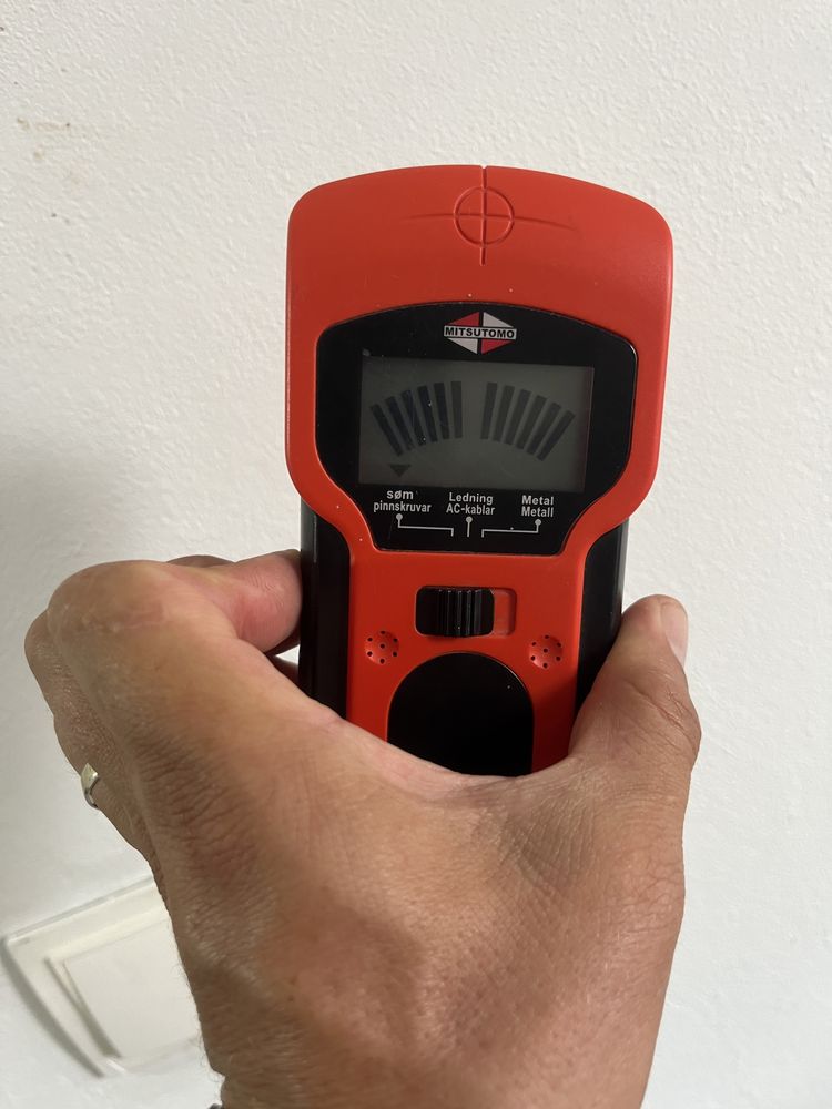 Detector metale perete Mitsumoto