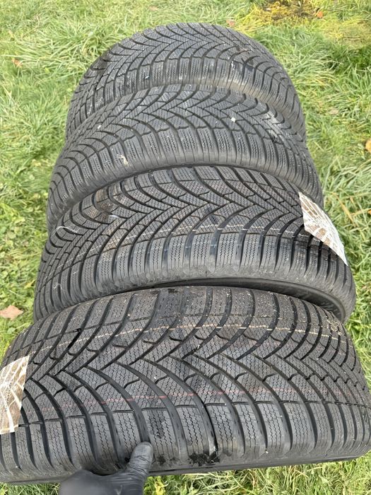 Anvelope iarna 235 55 18,jante R-line originale VW