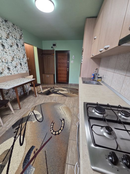 Închiriez apartament