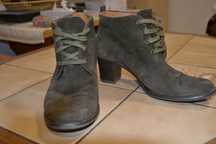 Botine ghete verde închis(army) de piele întoarsă, cu toc, nr 37.