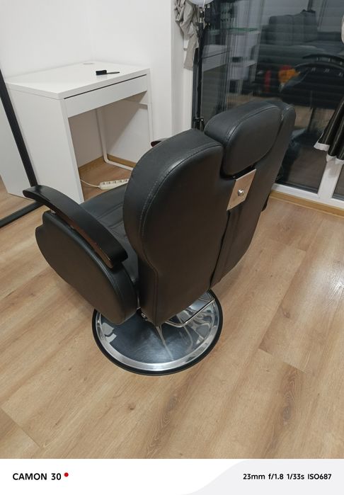 Scaun frizerie perfect funcțional, nu livrez prin curier doar predare