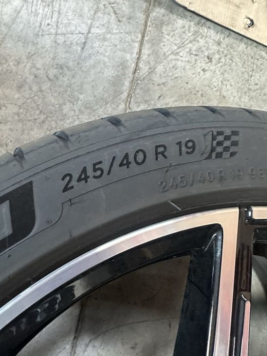Bmw G20/G22/G26 Комплект джанти със гуми 245/40/19. 255/40/19