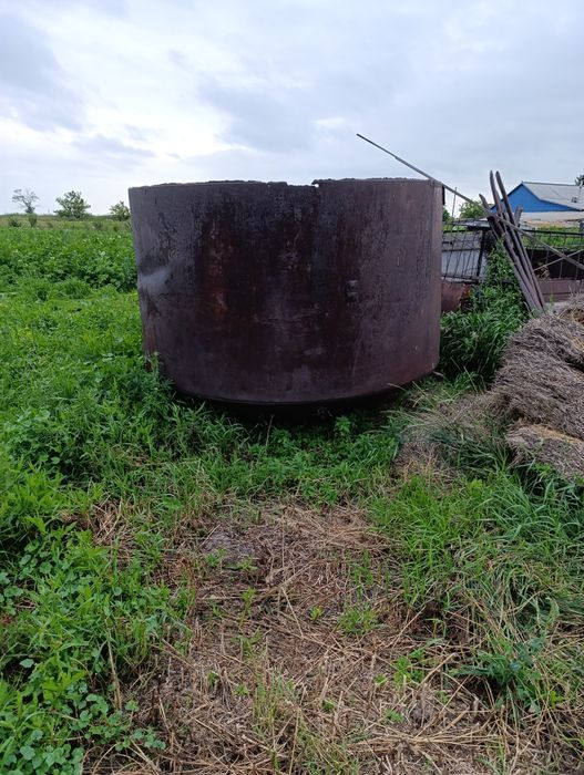 Продам чан  влазит газон зерна