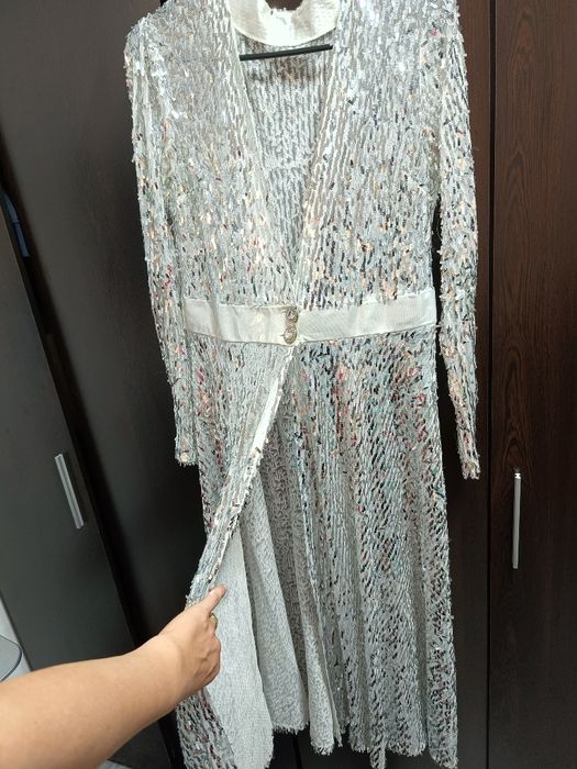 Rochie cu paiete și nasturi