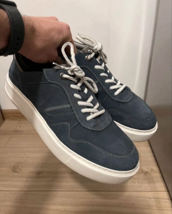 Vând pantofi de piele