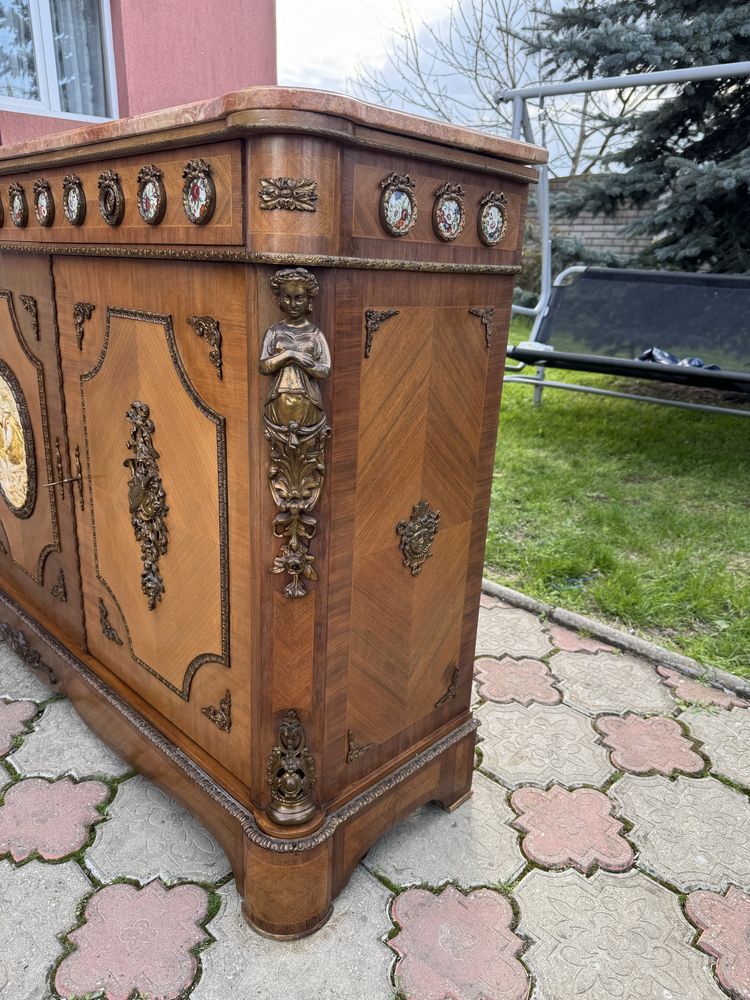 Comoda din lemn masiv cu intarsii, ornamente bronz si blat de marmura