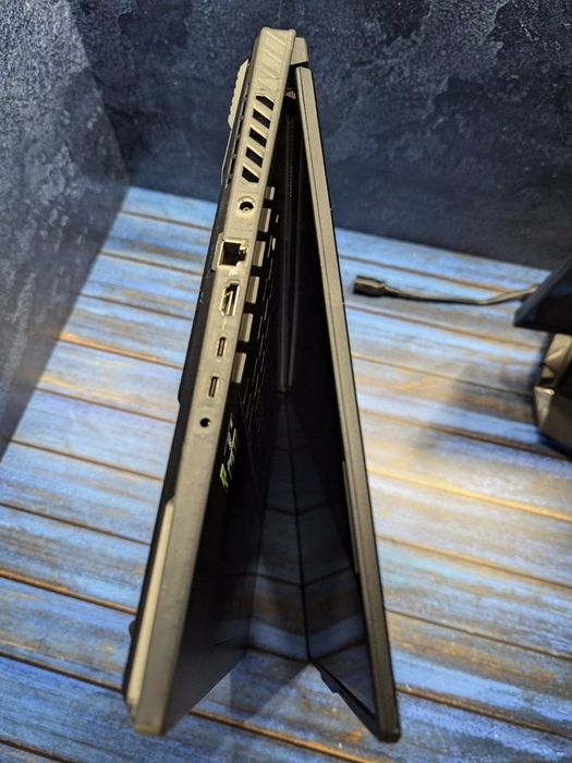 Asus Rog Strix g18, 14900hx, 4090, 32gb, 2tb