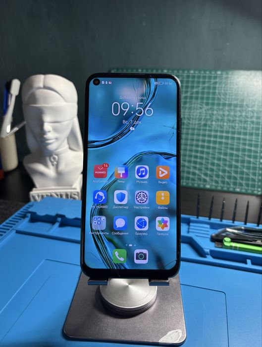 Смартфон Huawei P40 Lite