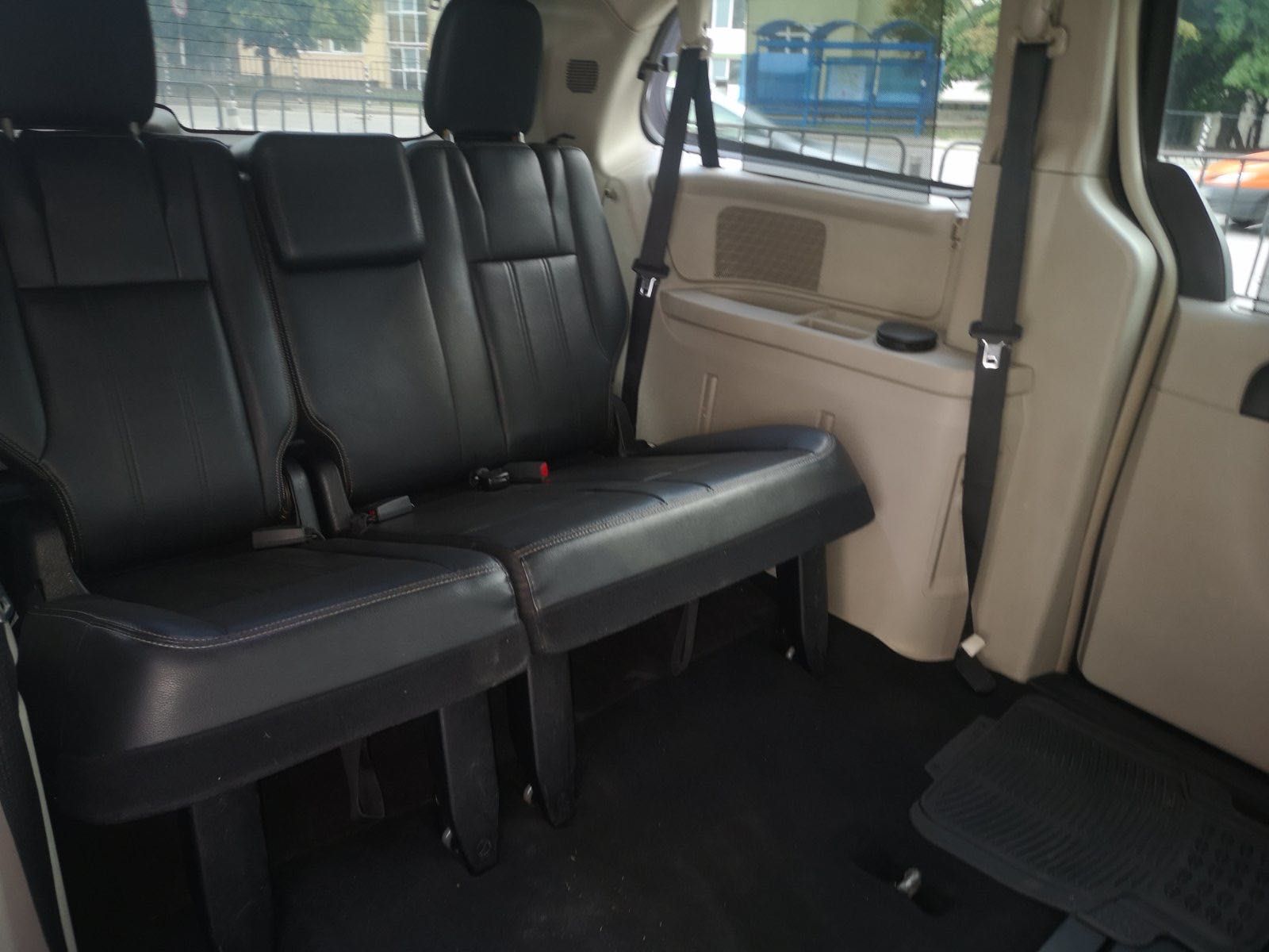 Автомобил Lancia Voyager