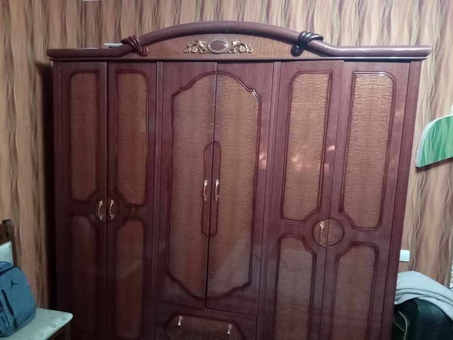 Срочно продам спальный гарнитур