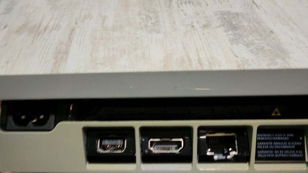 PS 4 Slim /Плейстешън 4 слим/