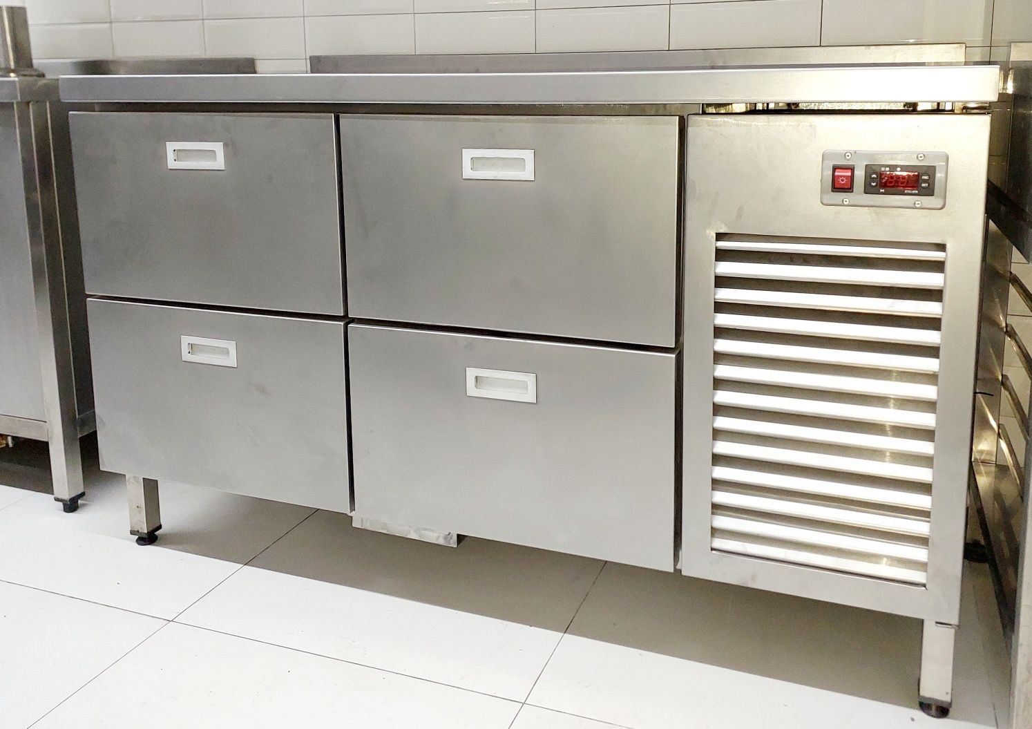 Стол холодильник,охлаждаемый,морозильный стол ,кухонное оборудование