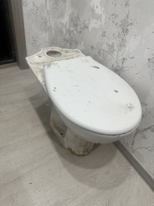 Продам унитаз 10000. Просто отмыть, сам он хорошего качества