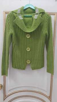 Зеленый вязанный костюм с юбкой 46 размера