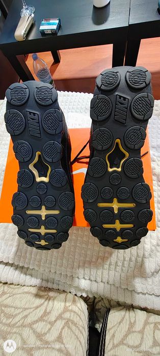 Продавам маратонки NIKE REAX