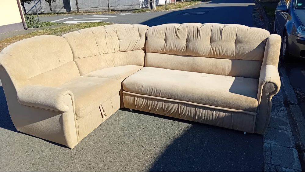 Coltar extensibil cu loc pentru haine