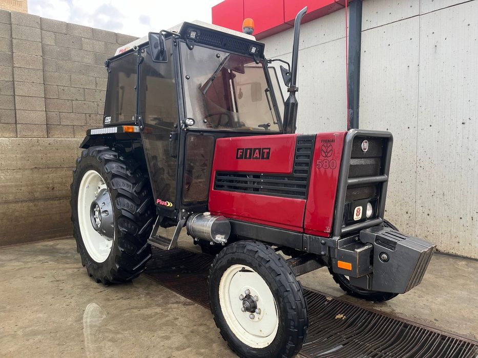 Vând tractor Fiat 580
