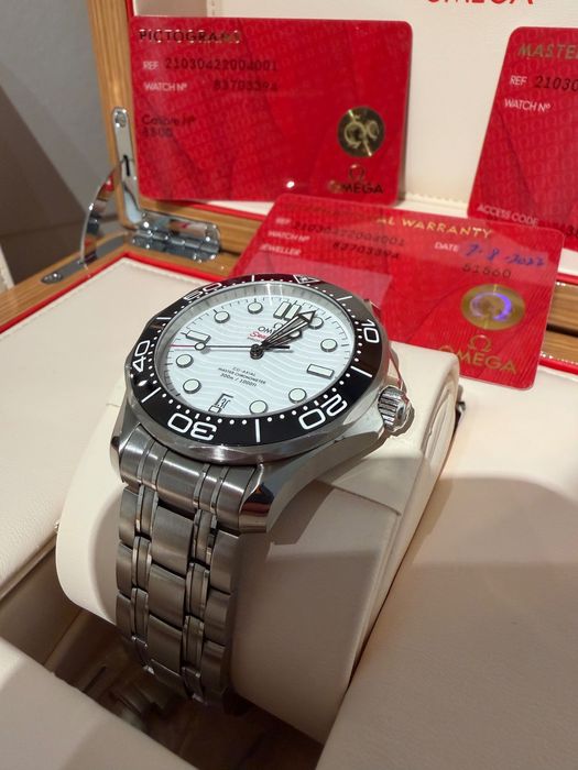Omega Seamaster Diver 300M + кутия и документи