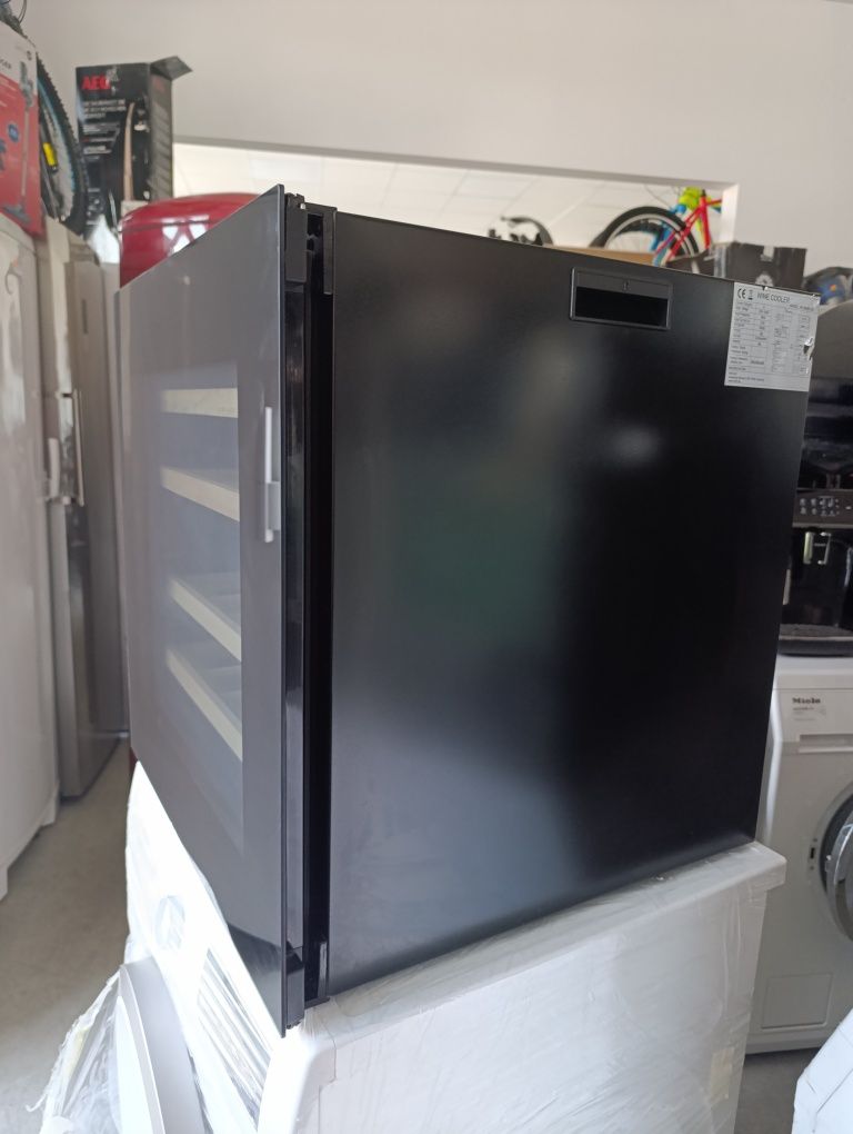 Витрина за вино WINE COOLER за вграждане
