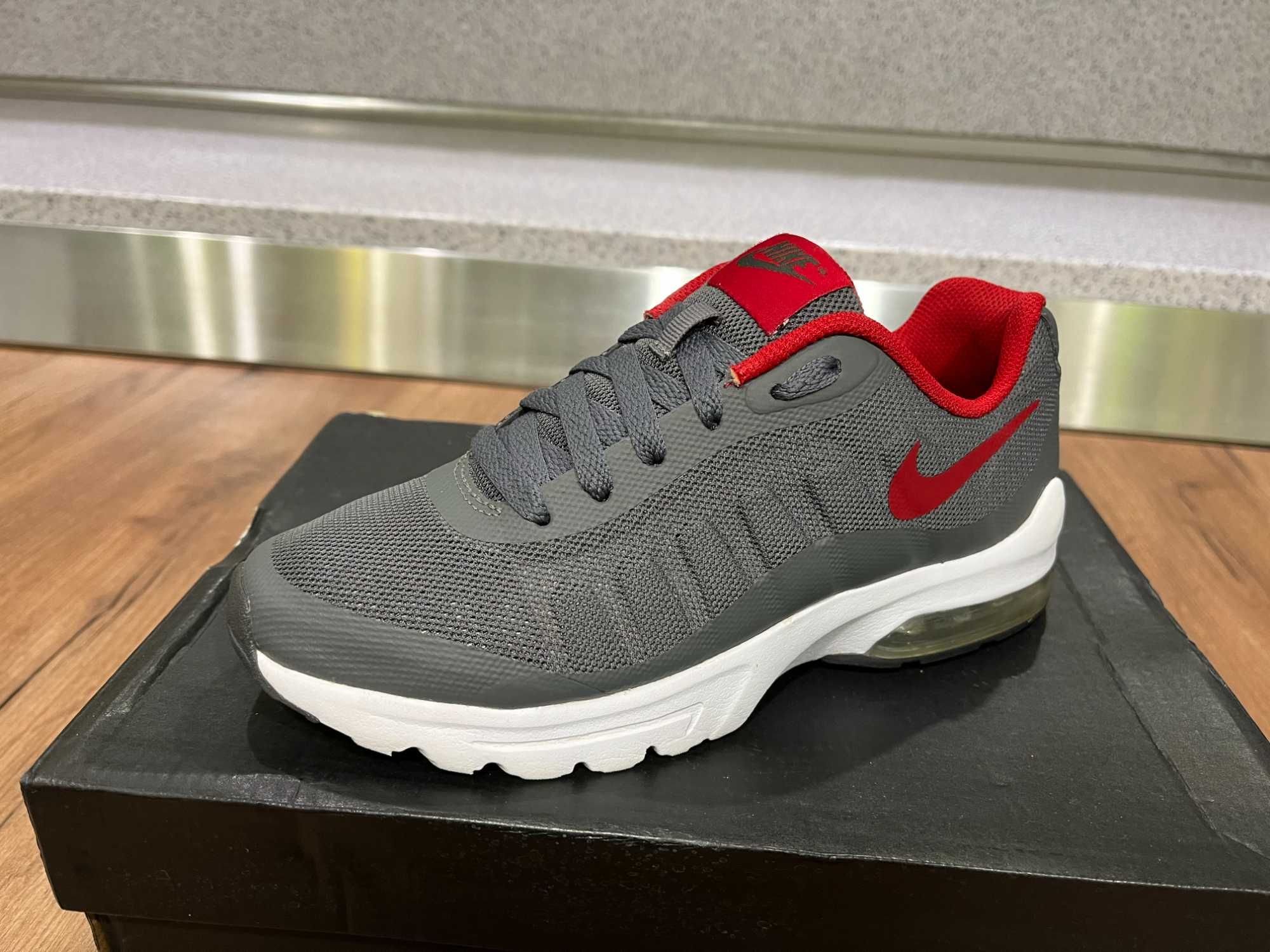 ОРИГИНАЛНИ *** Nike Air Max Invigor Wolf Grey/Total Red