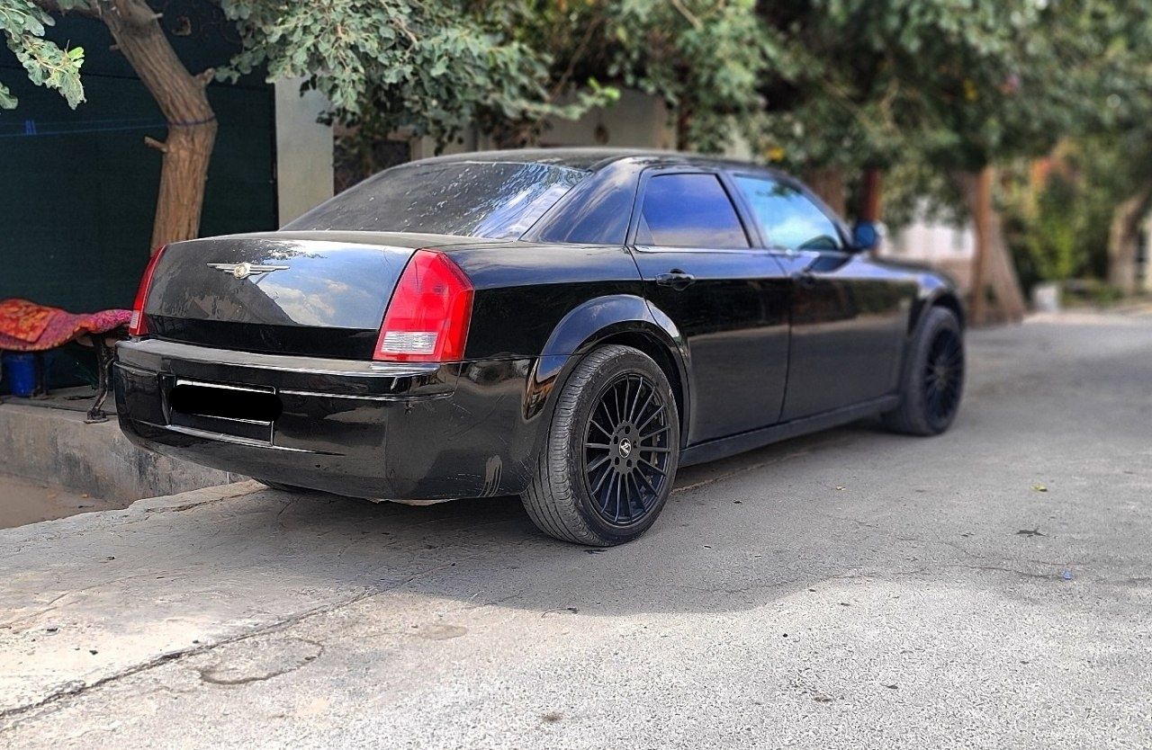Chrisler 300C sotiladi (Stock)