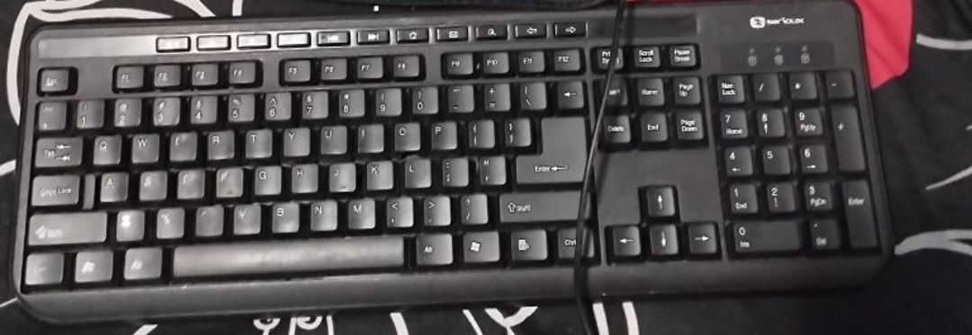 Tastatura ca noua.