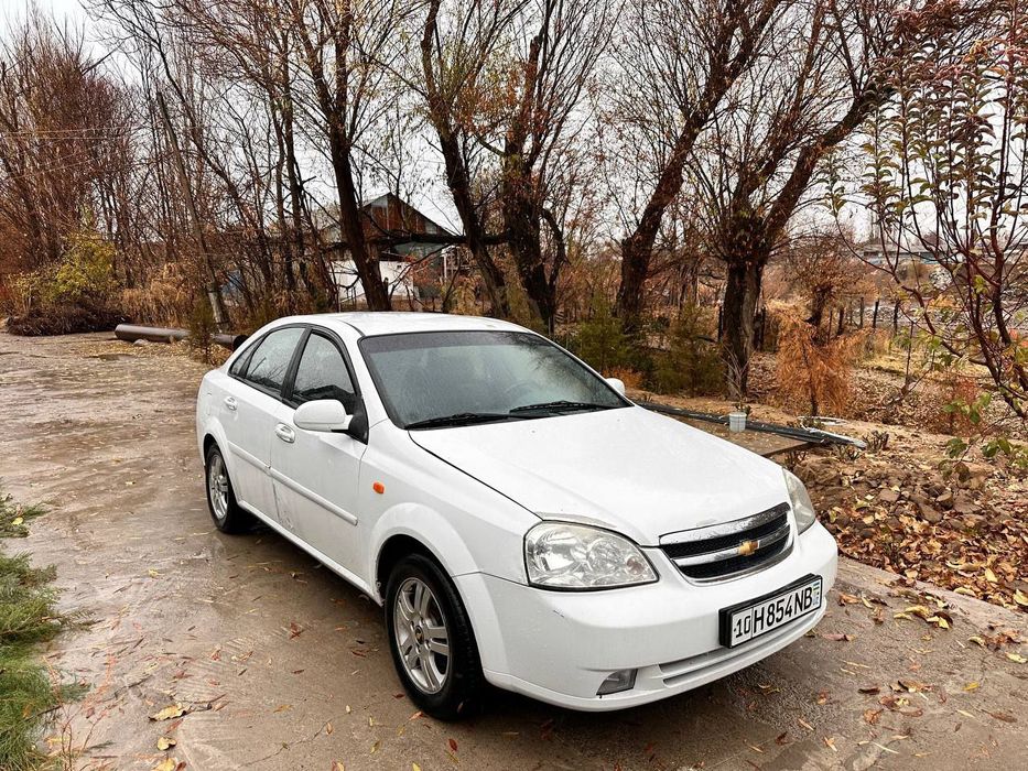 Автомобиль Лачетти 2011 года