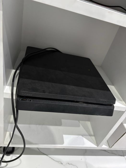 Плейстейшън 4 Slim, 500 GB