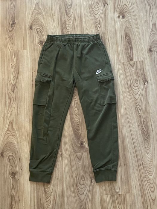Дълъг мъжки панталон Nike (масленозелен)