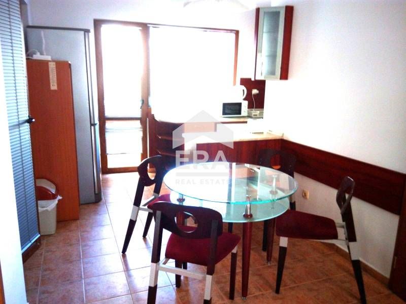 Дава се под наем Тристаен апартамент в Варна, Гръцка махала - 88 кв.м за 665 € - Снимка #1