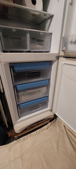 Combina frigorifica  Indesit