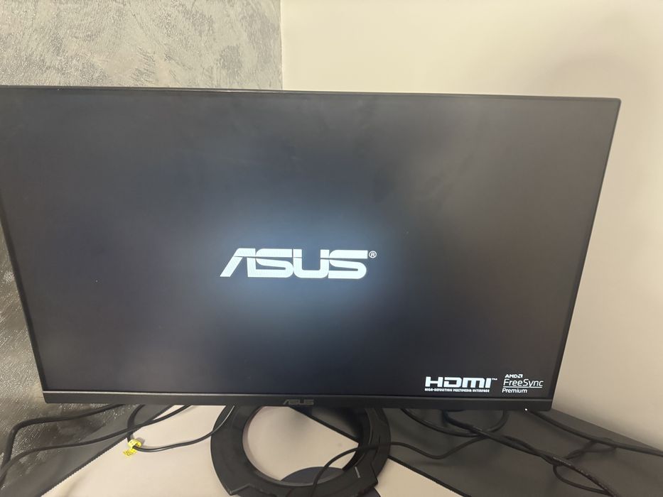 Vand monitor asus tuf gaming 180HZ