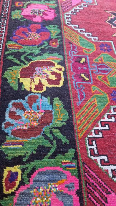 Старинный ковёр ручной работы