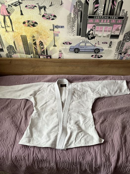 Костюм для карате либо дзюдо