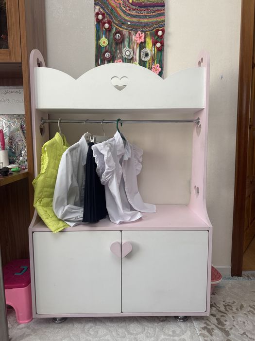 Продам вешалку для одежды  декаративную для детской