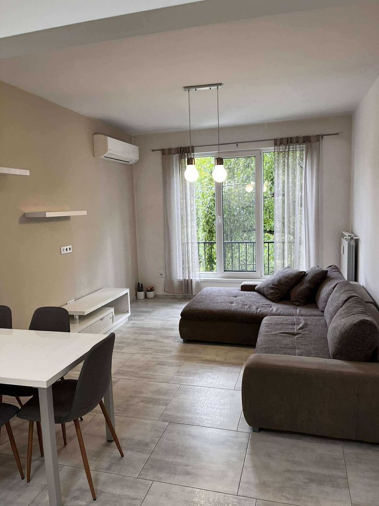 Дава се под наем Тристаен апартамент в София, Център - 85 кв.м за 1020 € - Снимка #3