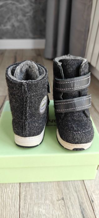 Продам детские валенки Юничел 25 размер