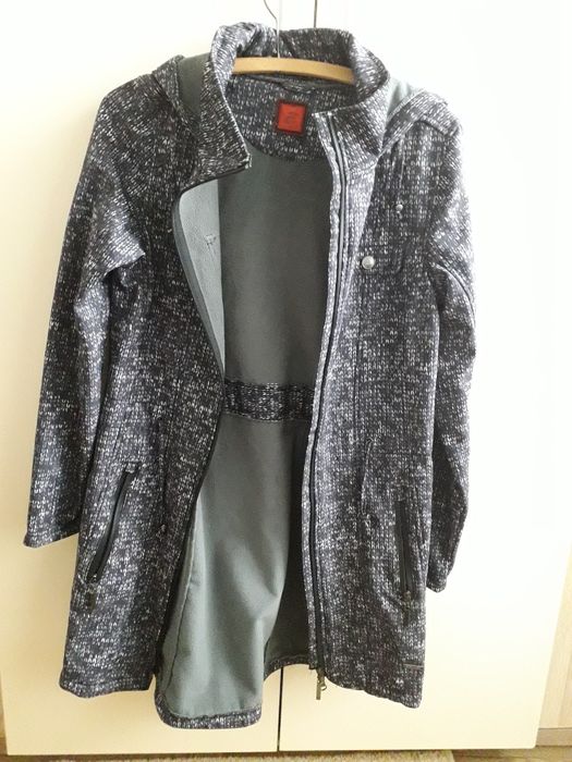 Дамско непромокаево дълго яке