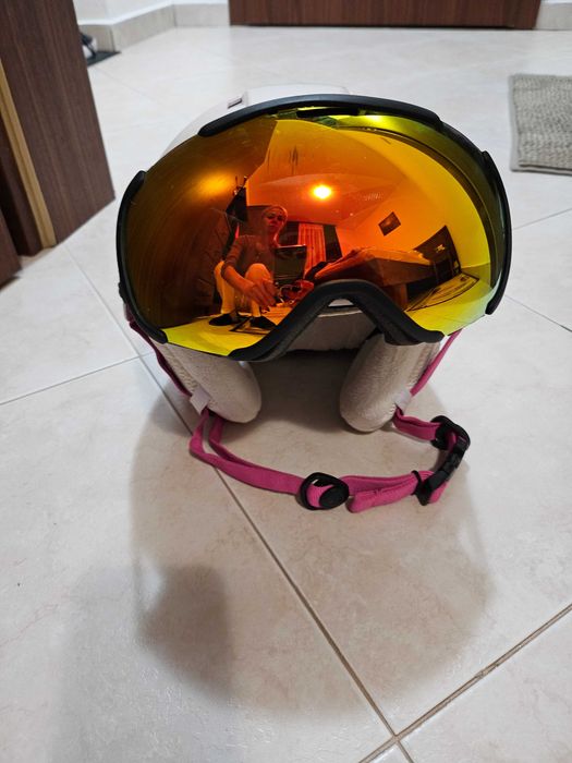 Дамска каска и очила да дки