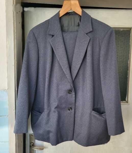 Дамски костюми запазени, качествени,  кафяв сив вълнен
