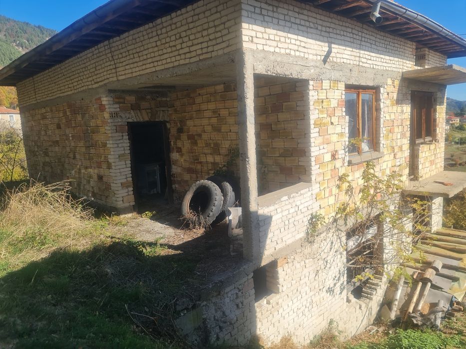 Продавам къща в с.Вишнево до Баните