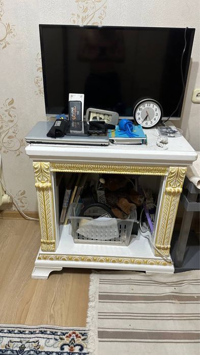 Тумба под телевизор или для камина.