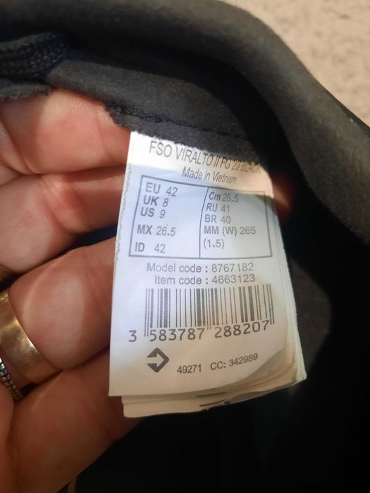 Crampoane , marimea 42 , culoare negru, in stare foarte bună