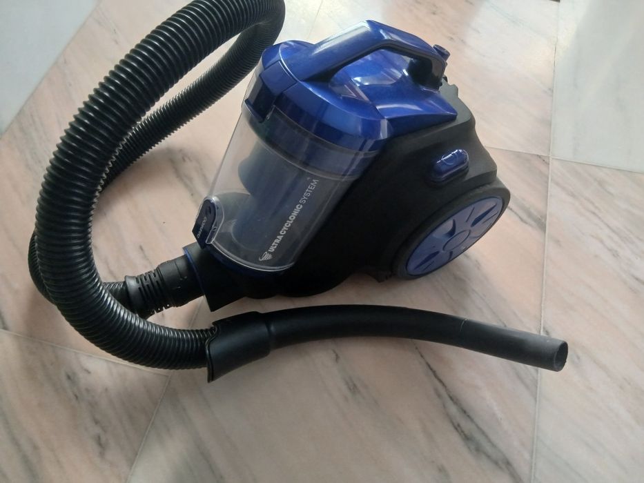 Vând aspirator Daewoo  cyclonic