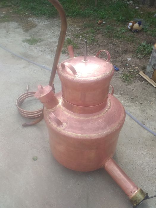 Vând cazan de țuică la 120 de  Litri  cu fundul de 4 mm